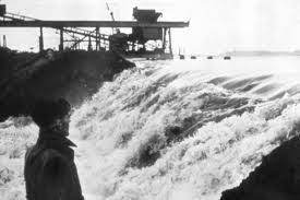 Dit verslag is op 27 februari 2002 gepubliceerd op scholieren.com en gemaakt door een scholier. Watersnoodramp 1953 Holland Land Van Water
