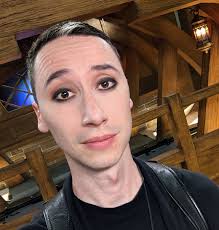 Alex Ward's Instagram, Twitter & Facebook