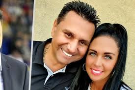 GALERIE: Odvážný nebo hloupý? Potápěč políbil žraloka! Má 285 stehů na  tváři!