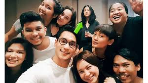 Gunakan stripe vertikal untuk menambah kesan. Instagram Afgan Posting Foto Wefie Bareng Teman Teman Artis Netizen Salah Fokus Ke Sherina Tribunstyle Com
