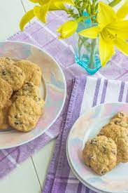 Add the flour, oats, lentils, baking soda, cinnamon and salt and stir by hand until. Vintage Raisin Cookies Syrup And Biscuits