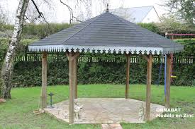 Kiosque Habille D Une Frise En Zinc Modele De Chez Ornabat Lambrequin Deco Jardin Toiture