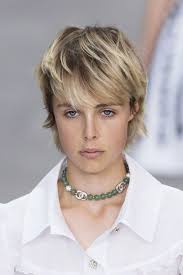 Vuoi vedere capelli corti sfilati? Epingle Sur Hairital