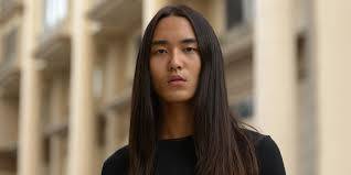 L’alternativa più disfatta ed incasinata rispetto ad un codino, che nasconde un’apparenza dinamica sotto un aspetto ordinato e preciso. Capelli Lunghi Uomo Stili E Consigli Utili Braun It