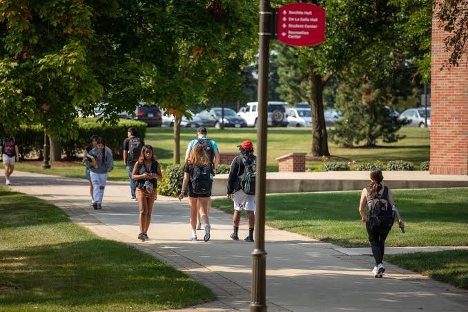 Vị trí học tập thuận lợi gần thành phố Chicago