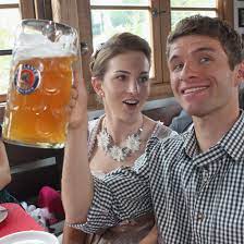 Finde das alter der beiden kinder heraus. Thomas Muller Das Ist Seine Frau Lisa Bravo