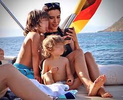 Hijos de ramos y pilar rubio. Sergio Ramos Y Pilar Rubio De Vacaciones En Mallorca