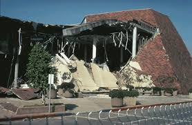Northridge Mall Destruction From 1994 Northridge Ca Earthquake That Was One Of Big Department Anchor Store Northridge Earthquake Northridge California History