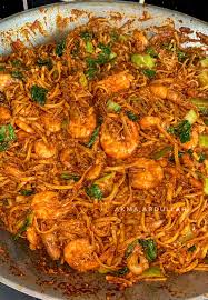 Letakkan mie dalam piring saji yang sudah diberi bumbu mie goreng, aduk rata Resepi Sarapan Pagi Terbaik Untuk Anda Cara Untuk Membuat Mee Sanggul Goreng Basah My Resepi