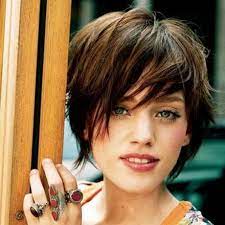 La coupe courte à mèche la coupe courte femme avec mèche est elle aussi en vogue. Coupe Cheveux Court Brune Coupe Cheveux Mi Court Coupe De Cheveux Courte Cheveux Courts