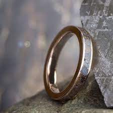 Unique Men S Wedding Bands Engagement Rings Jewelry By Johan Dinosaur Bone Engagement Ring Fossil Ring Bone Wedding Ring