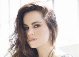 Schitt's Creek' Star Emily Hampshire Joins Amazon Series 'The Rig'