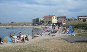 Camping slatina, placeret som nr. Strande Fur Kinder Vir Otok Mit Bildern