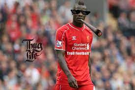 На чьей стороне будет победа в этом противостоянии? Manchester United Arsenal Fans Team Up To Troll Liverpool S Mario Balotelli Bleacher Report Latest News Videos And Highlights