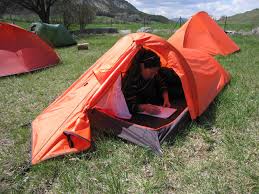 Add the fly and it becomes toasty enough even for light winter camping. Tente Camp Minima