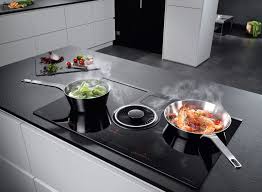 La Table A Induction Avec Hotte Integree D Aeg Inspiration Electromenager