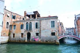 Anzeigen von privaten und gewerblichen anbietern. Banksy In Venedig Hat Sich Fur Eine E V Anwesen Entschieden