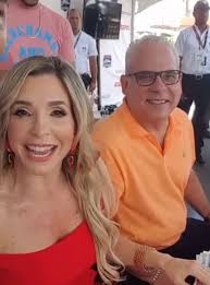 Muy buenos días Miren el disparate q dice el señor Marcel Gutiérrez dizque  200 y 300 dólares un juego en RD 🤣🤣🤣🤣🤣🤣 se equivocó eso es en pesos  no dólares en Venezuela