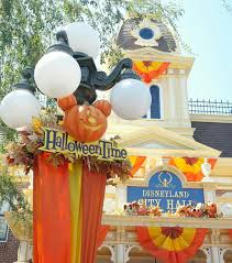 Pin By Chau đinh Minh On Halloween Decoration Disney Halloween Disneyland Halloween Disneyland