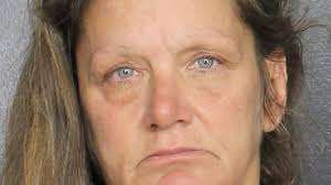 Acusan a mujer de apuñalar a su novio