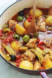 Poulet Aux Poivrons Et Pommes De Terre Fondantes En Sauce Tomate Recette Recettes De Cuisine Poulet Poivron Recette De Plat