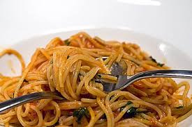 I'd much rather eat pasta and drink wine. Zwar Nicht Glamouros Aber Saulecker Spaghetti A La Sophia Loren Man Kann S Essen