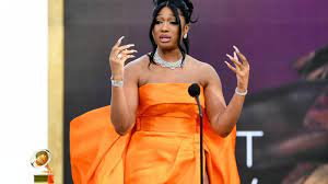 Megan thee stallion wins best new artist grammy; Megan Thee Stallion Uber Grammy Gewinn Es War Episch