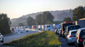 Mann steigt nach Unfall auf A9 aus Auto aus und wird von Transporter erfasst – tot — Rosenheim24