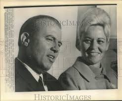 1969 Press Photo Captain Ted Connors and wife Kathy speak to reporters in  Miami