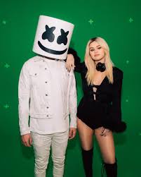 Christopher comstock (born may 19, 1992), known professionally as marshmello, is an american electronic music producer and dj. Gkpyuvopir6a6m