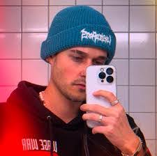 Hannah Cockrum's Instagram, Twitter & Facebook