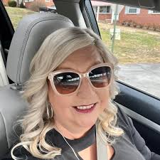 Lara Luebbe Sells Homes