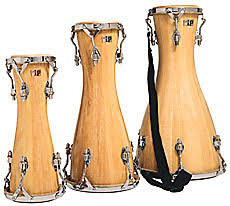 Ryan se comió dos patas fritas. The Bata Drums World Music Central Org