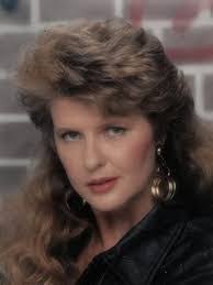 Julia Arnold's Instagram, Twitter & Facebook