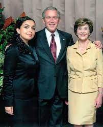 Son élection consacre l'arrivée aux commandes d'une classe politique d'une nouvelle génération. Zonja E Hekurt Vjosa Osmani E Dr Ibrahim Rugova Dardani Facebook