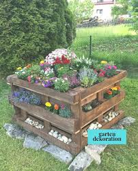 Paletten Hochbeet Mit Blumenpflanzung Einfach Garten Blumenpflanzung Einfac Diy Raised Garden Raised Garden Beds Diy Diy Garden Projects