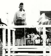 Beliau dilantik sebagai menteri besar johor pada 1 oktober 1946 tetapi tiga. Onn Jaafar Maruwiah Ahmat