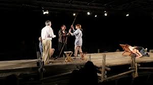 Este prima piesă de teatru a lui sebastian scrisă pe baza unor amintiri personale ale autorului și repetă. Jocul De A VacanÈa Teatrul Odeon