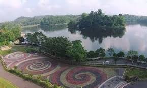 Gakuat panik di kolam renang langsung nyebur. 10 Gambar Situ Gede Tasikmalaya 2021 Harga Tiket Masuk Sejarah Legenda Lokasi Alamat Jam Buka Tutup Misteri Mitos Jalan Menuju Ke Sana Jejakpiknik Com