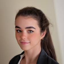 English version below) 🇫🇷 Je suis très heureuse d'annoncer que j'ai  officiellement obtenu mon double diplôme de management avec une  spécialisation en marketing dans le cadre du programme CESEM…