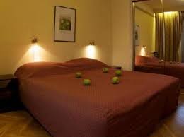 Un hotel de 5 estrellas para toda la familia. El Descanso De La Manzana Hotel Green Apple Letonia Book Cheap Hotels Hotel Last Minute Hotel Deals