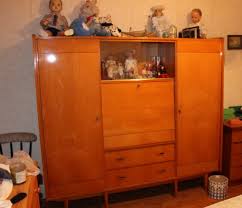 Sa forme lui donne un petit look vintage, ses pieds compas, une allure raffinée. Secretaire Commode Vintage Les Vieilles Choses