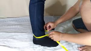 Cara mengukur lingkar kaki celana. Cara Mengukur Pergelangan Kaki Youtube