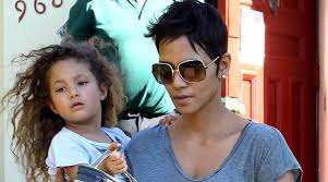 In 2008, they shared a daughter named nahla ariela aubry. Halle Berry Goes To Court To Keep Her Ex From Lightening And Straightening Their Daughter S Natural Hair Bglh Marketplace