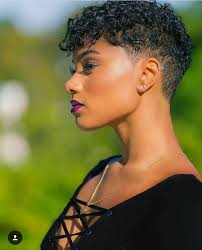 Futur Coupe Cheveux Afro Tres Courts Style De Cheveux Courts Cheveux Naturels Courts