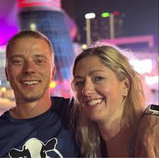 Does smoke from smoking inside shacks discolor roofs?