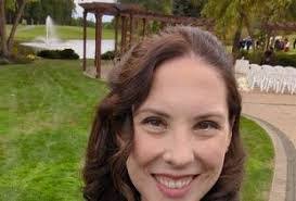 Deana Mead's Instagram, Twitter & Facebook