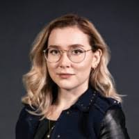 Julia Volz's Instagram, Twitter & Facebook