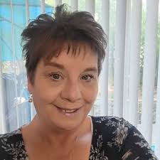 Lisa Cyr's Instagram, Twitter & Facebook