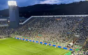 Torcida do Palmeiras provoca Corinthians antes de jogo: 'Vai cair'